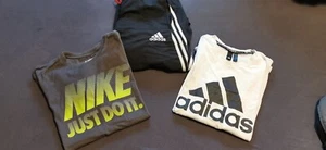 Adidas-Trainingshose und zwei T-Shirts in Größe M - Bild 1 von 9