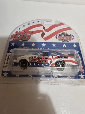 EQUIPO CALIBRE 47th Daytona 500 edición de coche #24 1:64 fundido a presión 2005 Monte Carlo #05 Foto 1 de 3