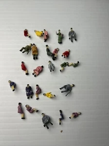 Ho Scale 1:87 Station Platform Seated Town People Figurines X 25 No 8 - Picture 1 of 1