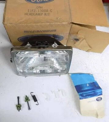 NOS 1981 81 FORD ESCORT HEADLAMP KIT E1FZ-13008-C    - Imagem 1 de 4