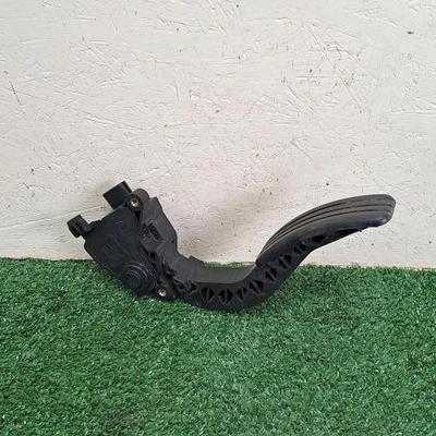 Potentiometre de pedale de gaz d'accelerateur RENAULT TRAFIC L2H1 3 phase 1 Z - Photo 1/4