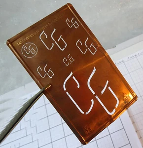 CG C G Monogramm Schablone Stickerei Antik GROSS Kupfer Metall Initialen Buchstaben - Bild 1 von 9