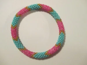 Damen ARMBAND - GEFLOCHTEN, PERLEN - ROSA, TÜRKIS, GOLD MULTI - 8-1/4" - "NEU!!!" - Bild 1 von 2