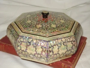 Antike chinesische runde Schatulle mit Perlmuttintarsien schwarz Lack aus Holz - Bild 1 von 5