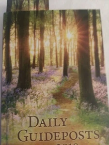 Daily Guideposts Spirit Lifting Devotional 2018 Hardcover Beautiful with Marker - Picture 1 of 12