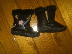 NWT TODDLER GIRLS SOFT BLACK ZIPPERED BOOTS WITH FAUX FUR & FLOWERS OSITOS SZ 45 - Picture 1 of 2
