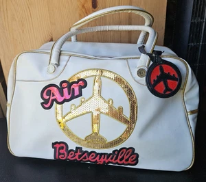 AIR BETSEYVILLE. BOLSO DE LONA BLANCO. BETSEYVILLE DE BETSEY JOHNSON. BRILLO DORADO. - Imagen 1 de 13