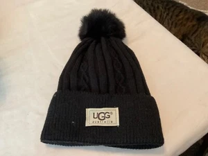 🇺🇸UGG FLEECE GEFÜTTERT schwarz Winter Zopfmuster Bommel Beanie Mütze Neu ohne Etikett - Bild 1 von 3