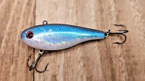 Lindy Darter / Lipless Rattle Crankbait Lure / 2.75" BLUE SILVER RED / 7192403 - Picture 1 of 14