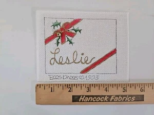 Bees Knees LESLIE NAME TAG 18ct Handpainted Needlepoint Canvas w/Christmas Theme - Picture 1 of 3