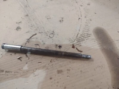 1981 yamaha maxim xj650 rear axle - Image 1 of 3