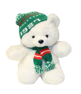 1987 K-MART WEIHNACHTEN WEISSER PLÜSCHTEDDYBÄR MIT GRÜNER MÜTZE & SCHAL MIT ETIKETT - Bild 1 von 8