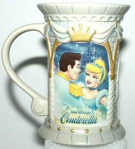 Taza Castillo 3D Exclusiva de Cenicienta y Príncipe Disney Stores pintada a mano 14 OZ Nuevo - Imagen 1 de 12