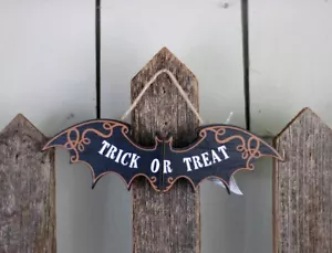 Halloween Schild Trick or Leckerbissen Fledermausform Hängen Gruselig Dekor Dick Klappholz - Bild 1 von 1