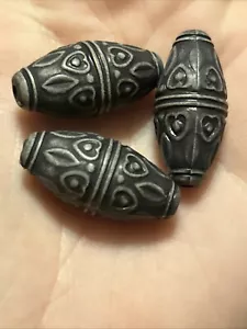 12 VINTAGE BLACK WASHED ACRYLIC CARVED TRIBAL HEART LEAF 28mm. - Picture 1 of 1