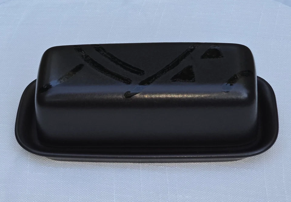 Plato de mantequilla negro vintage Pfaltzgraff Midnight Sun 1/4 lb con tapa - Hecho en EE. UU. Foto 1 de 4