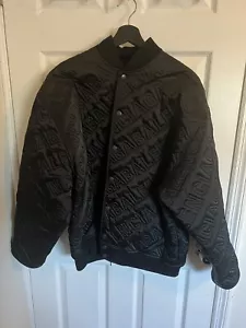 BALENCIAGA LOGO DETAIL GESTEPPTE ÜBERGRÖSSE BOMBERJACKE GRÖSSE 46 passt M/L NEU - Bild 1 von 9