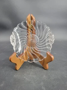 Bomboniera/piatto caramelle vintage in vetro Fostoria - motivo colonia - 5,5" x 6,25" - Foto 1 di 24