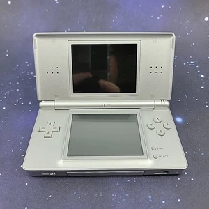 Sistema Nintendo DS Lite Plateado - COMO ESTÁ - NO JUEGA CARTUCHOS DS - Imagen 1 de 11