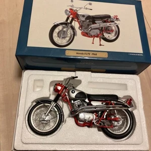 Honda Cl72 1962 Ebbro 1/10 Scale Diecast Replica Motorcycle Model Red Used - Picture 1 of 3