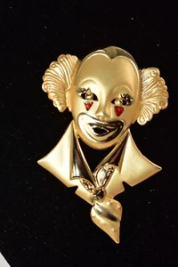 VINTAGE ENAMEL GOLD - TONE SAD CLOWN BROOCH WITH RED RHINESTONE TEARS - Picture 1 of 3