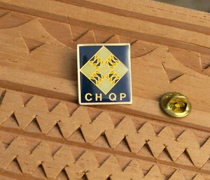 CHQP Quilt Group Club Member 7/8" Gold Tone Metal & Enamel Lapel Pin Pinback - Picture 1 of 5