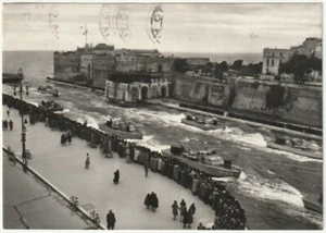 TARANTO - 84^ SQ. G.I.S. AL PASSAGGIO DEL CANALE NAVIGABILE - VIAGG. 1956 -51329 - Picture 1 of 1