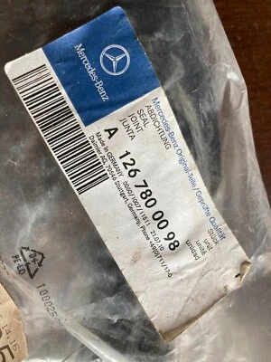 mercedes benz A 126 780 00 98 W126 Gen2 Sunroof seal - Image 1 of 3