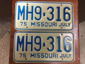 1975 Missouri License Plate Matched Pair - Picture 1 of 2