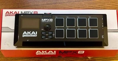 AKAI MPX8 CAMPIONATORE RIPRODUTTORE DI CAMPIONI 8 PAD CONTROLLER MIDI / USB / SD - Immagine 1 di 2