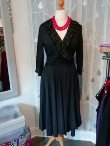 NUEVO CON ETIQUETAS VESTIDO ENVOLVENTE VANESSA SPANO NEGRO CUELLO VOLANTE - REINO UNIDO TALLA L, 14-16 - Imagen 1 de 6
