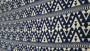 Tela Challis de rayón blanco azul marino por yarda ropa orgánica suave - Imagen 1 de 8