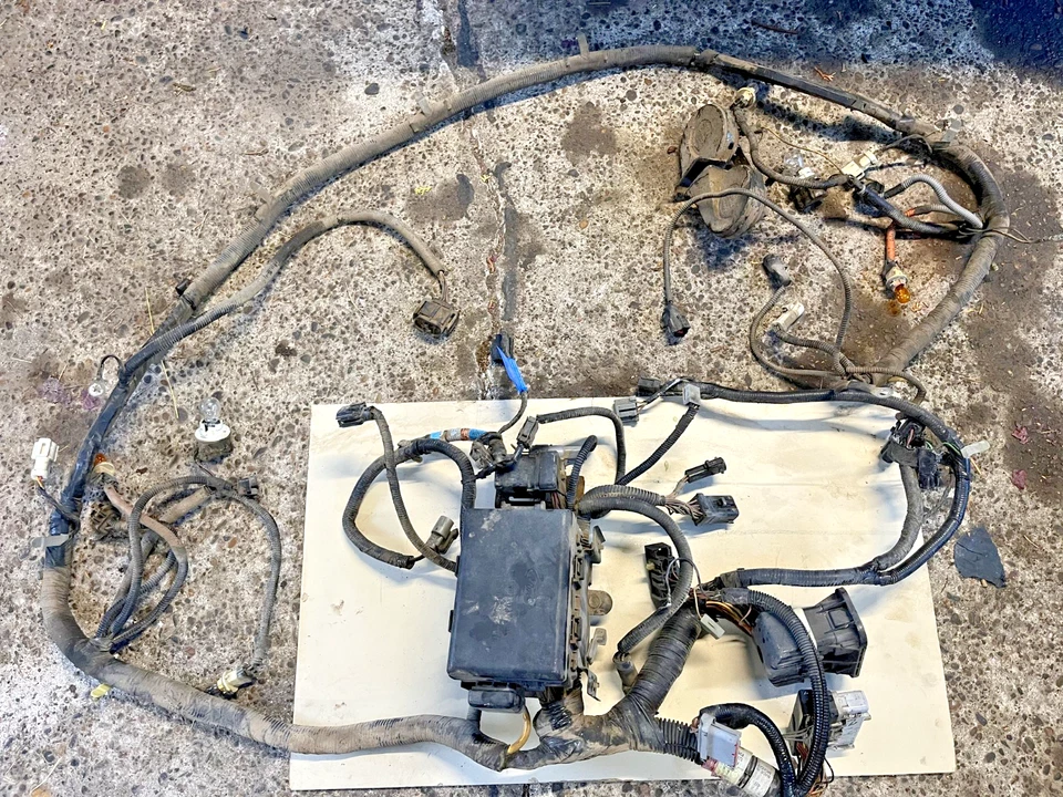 1994 F4TB FORD F-150 F-250 ENGINE BAY FUSEBOX HEADLIGHT ECU WIRING HARNESS OEM - Image 1 of 4