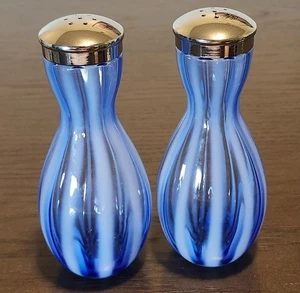 Juego de coctelera de sal y pimienta a rayas de vidrio opalescente azul Fenton - Imagen 1 de 9