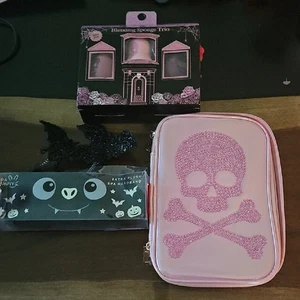 Halloween Beauty Bundle Skull And Crossbones Makeup Brushes Blending Sponges Spa - Picture 1 of 5
