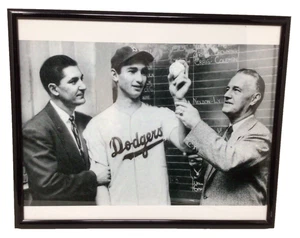 Brooklyn Dodgers Vintage 8x10 B&W Photo - SANDY KOUFAX Left Arm of God - Picture 1 of 3