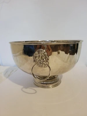 PLACA PERFORADORA GRANDE PLATEADA, ASAS CABEZA DE LEÓN, base redonda DECORADA + cuchara Foto 1 de 4