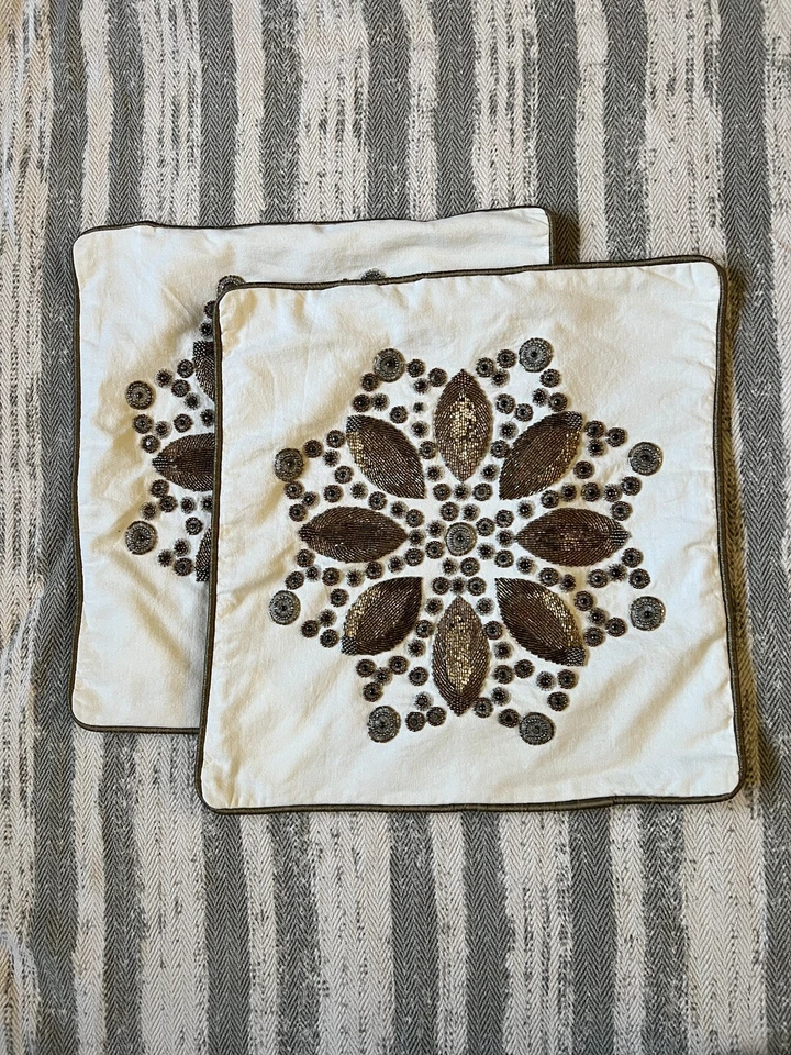 Pier 1串珠枕套,2 件套,白色带棕色奖章串珠,18 — 第 1/4 张图片