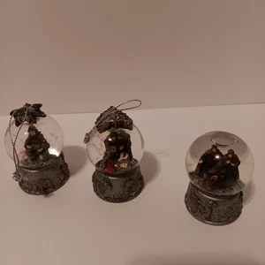 3 globi di neve natalizi, Giuseppe, Maria e Gesù Bambino, 3 magi e Giuseppe - Foto 1 di 15