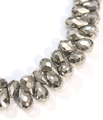 1 hilo de cuentas de pera facetadas de pirita gris plateado oscuro 5,5 x 7 mm 8,5" de largo Foto 1 de 4