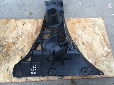 Soporte de montaje de parachoques trasero derecho BMW 530i 2004-2007 OEM Foto 1 de 4