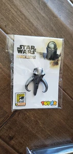 2020 SDCC EXCLUSIVE TOYNK ENAMEL PIN STAR WARS MANDALORIAN 3D MYTHOSAUR SKULL - Picture 1 of 1