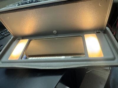 Mercedes-Benz W201 W124 W126 1984-95 parasol espejo luz inserción gris Foto 1 de 4