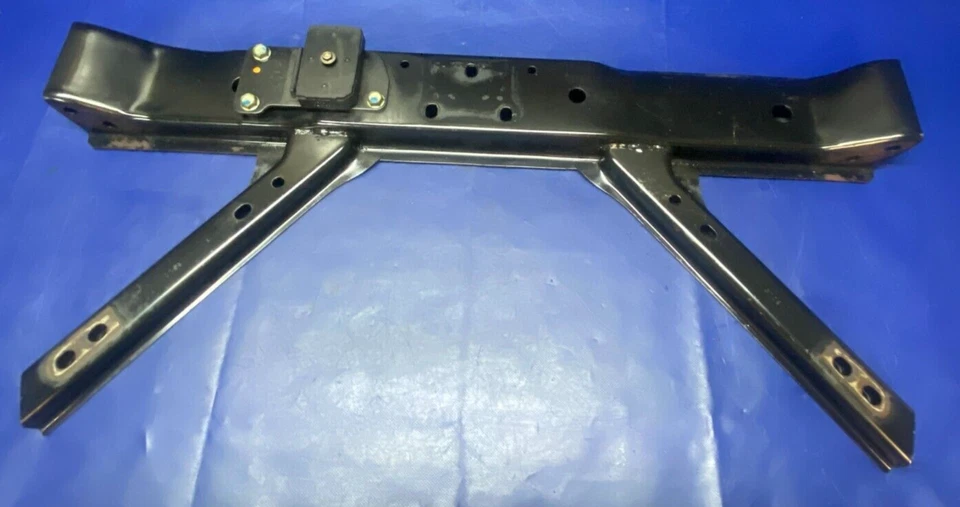 11-20 INFINITI QX56 QX80 后发动机安装子框架十字纹支架 77927 — 第 1/4 张图片