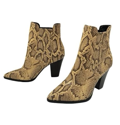 House of Harlow 1960 x REVOLVE Simone Bota Chelsea en Serpiente Natural Foto 1 de 4