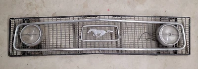 Ford Mustang 1968 parrilla delantera - emblema - luces antiniebla - FoMoCo original OEM 68 Foto 1 de 4