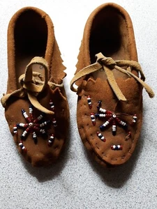 Mocasines de cuero indio nativo americano con cuentas tamaño niño - Imagen 1 de 8