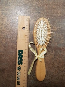Kinderhaarbürste aus Buchenholz - Bild 1 von 5