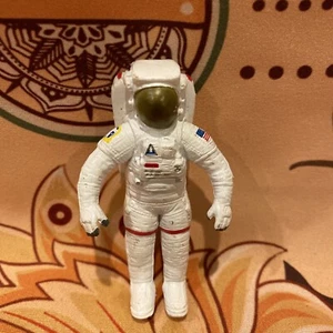 Vintage 1998 NASA Apollo Mission Astronaut 2.75” Mini Figure APII - Picture 1 of 2