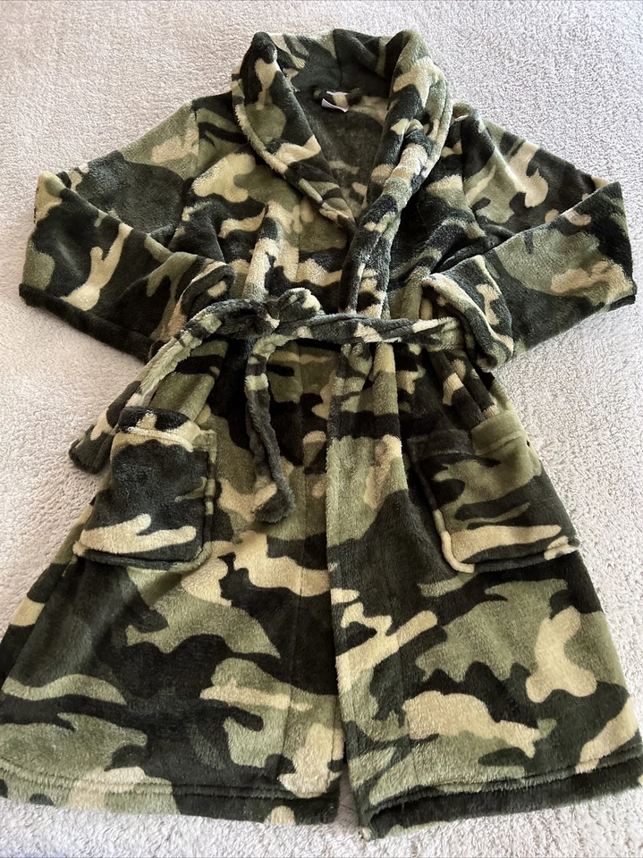 Wonder Nation Boys Black Green Camouflage Fleece Long Sleeve Robe Medium 8 - Image 1 of 4